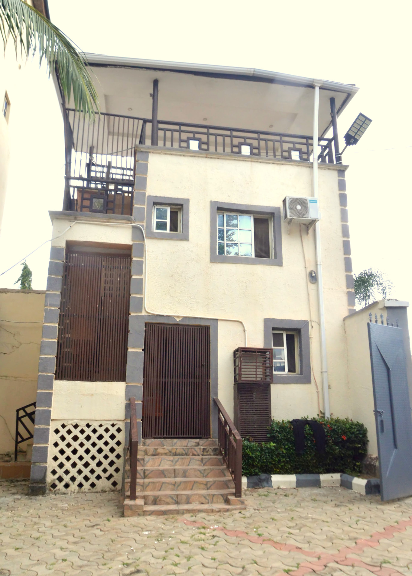 Guest apartment block
